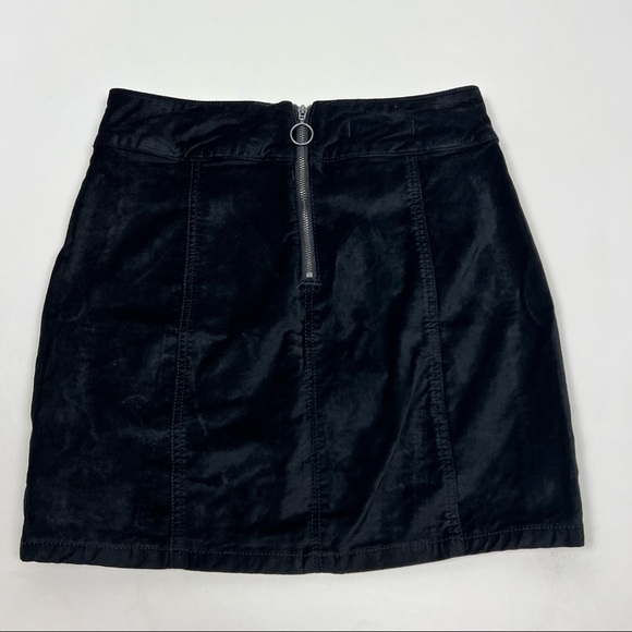 Free People Retro Black Velvet Mini Skirt Zipper & Button Detail Size 27 - Picture 4 of 7